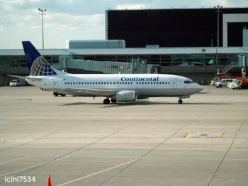 Continental Airlines N12318-a.jpg